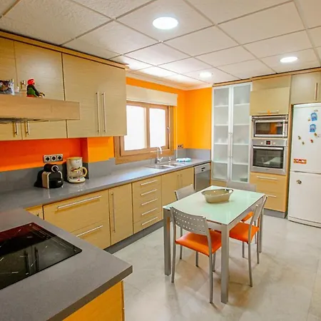 Aduport - Close To In Apartment